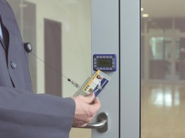 Identyfikator do kart 54x85mm z mechanizmem przezr. DURABLE 801219