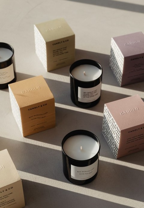 Świeca sojowa w szkle CANDLY&CO, Go Where You Feel Most, zapach No.5, 250g